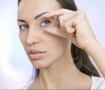 为什么那么多人找端木雪峰？眼部整形价格是多少？附医生信息