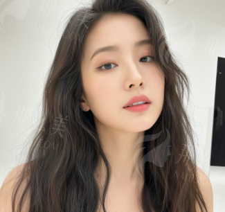 谁是上海美莱眼部整形领域的佼佼者？何祥龙医生技术实力与好评如潮！
