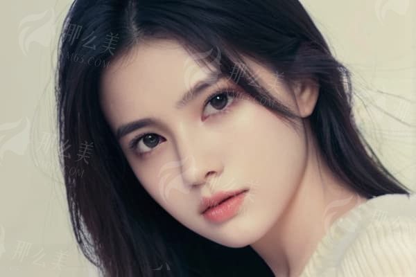 大连隆鼻好医院？大连何氏鼻医疗美容整形何栋良院长隆鼻效果怎么样？附吸脂价格表&地址&医生&预约方式