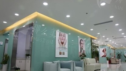 深圳铭医整形价格解析：手术方式、设备、医生技术如何影响费用？附真实案例参考