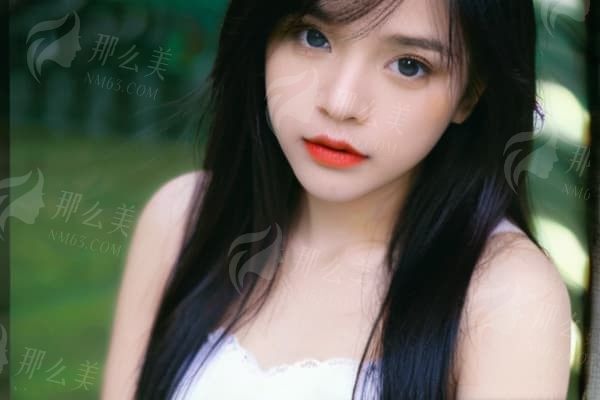 沈阳腾采的侯莉医生双眼皮收费贵不贵？真不贵，切开双眼皮1580起