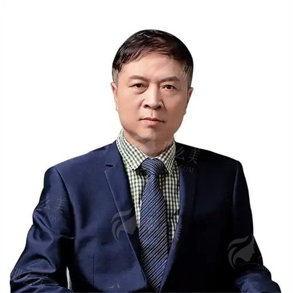 许扬滨医生隆胸怎么样？双平面隆胸技术更逼真，他就坐诊在广州美恩整形医院哦~