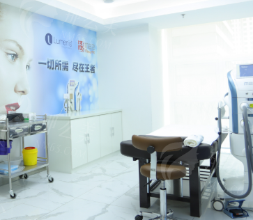 李劲良医生双眼皮案例实录：从医生资历到术后效果全解析