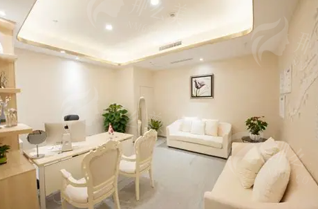 成都眼部整形好医院，艾米丽大华铜雀台金牛光线美附价格参考