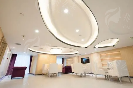 成都武侯区艾米丽医疗美容医院祛眼袋、双眼皮效果如何？潘红伟和程红涛医生技术揭秘！