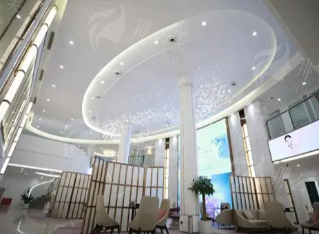 成都武侯艾米丽清颜医疗美容门诊部毛发种植，潘红伟医生技术如何？<span style=