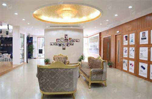 二、上海爱丽姿眉毛种植技术解析：成效如何？