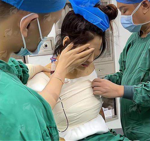 四、北京艺星林彪斌隆胸如何预约?