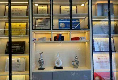 鹤壁爱民医院杨伟萍提眉怎么样？案例、价格表揭秘，24小时可预约