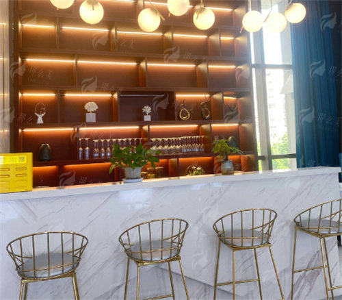 三、重庆曲胜医疗美容门诊丰臀实例:真实蜕变见证