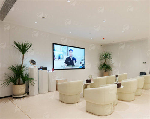 四、谭琳VS杨国梁：自然度对比分析