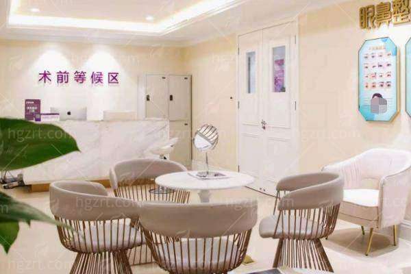 重庆万州华美紫馨整形医院刘天云做双眼皮靠谱吗？案例、价格一览便知！