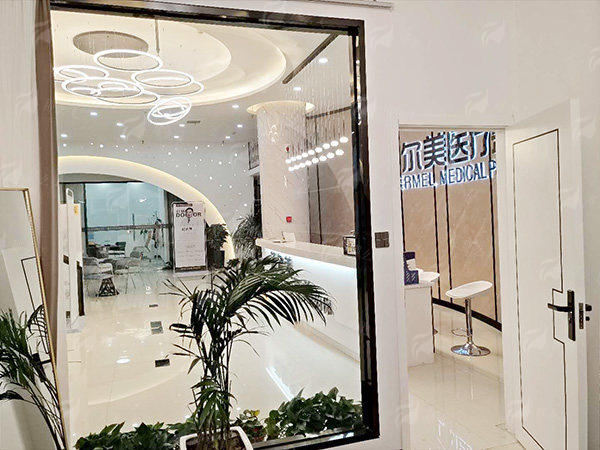 三、哪些人适合做刘战辉风格隆鼻？面诊前必看指南