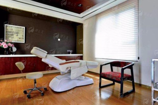 六、如何选择适合自己的双眼皮医生