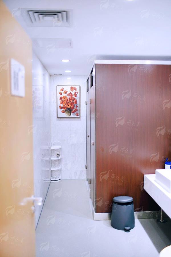 二、俞靖医生玻尿酸填充技术解析：精细分层注射