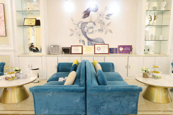 
北京嘉禾妇儿医院面部轮廓价格查询：面部全方位打造 3 万起，性价比高真不是智商税，附预约方式