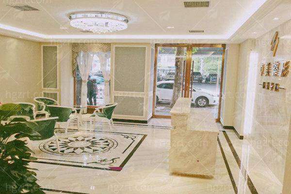 二、王海平医生眼袋手术风格解析