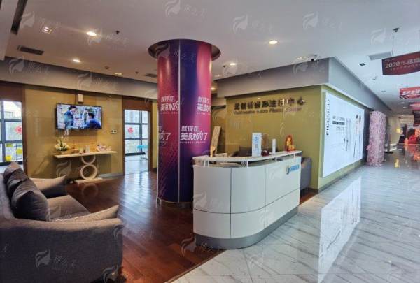 三、真实实例分享:李锋医生祛眼袋成效见证