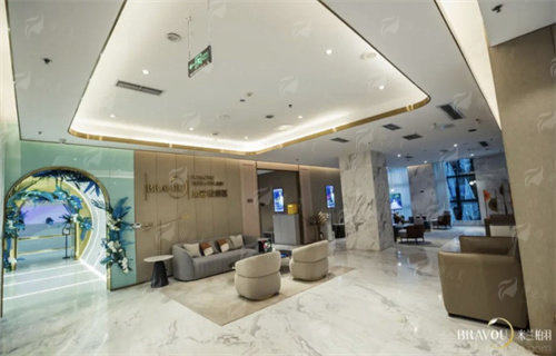 三、真实实例:从隆胸维权到眼修复成功