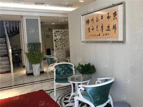 三、武汉硚口卓美眼袋手术怎么选医生？