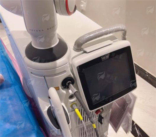 武汉硚口卓美王海平vs蔡昌琪去眼袋技术对比！附真实案例+价格分析