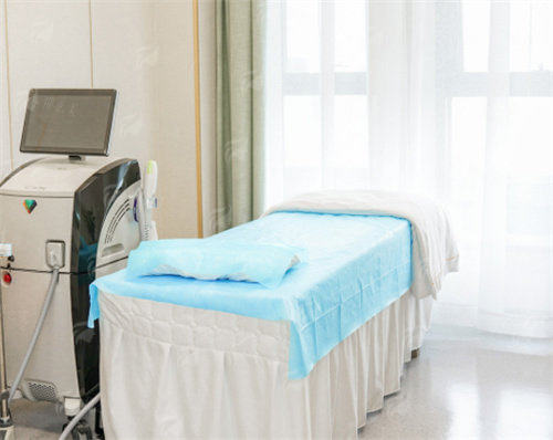 三、真实实例分享:徐州和平妇产医院祛眼袋成效如何?