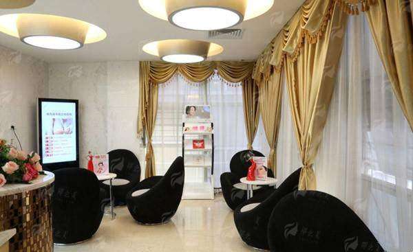 二、深圳非凡医疗美容隆胸真实实例大公开