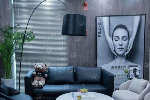 厦门薇格整形外科门诊部余三迁做超声炮咋样？含地址、价格表与成功案例