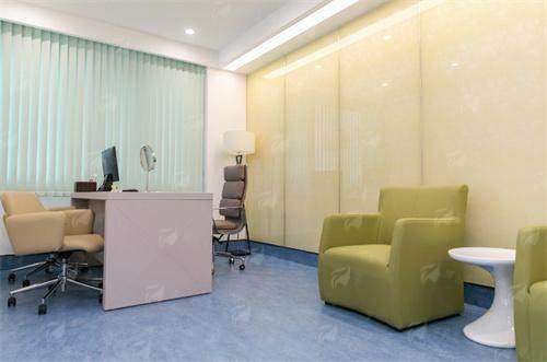 四、宁波隆鼻价格对比：肖庆华隆鼻值不值这个价？