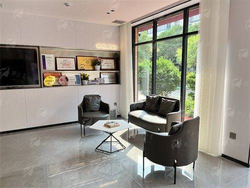 想做临汾佳美整形门诊鼻综合？医生简介、价格表、案例这里全有！