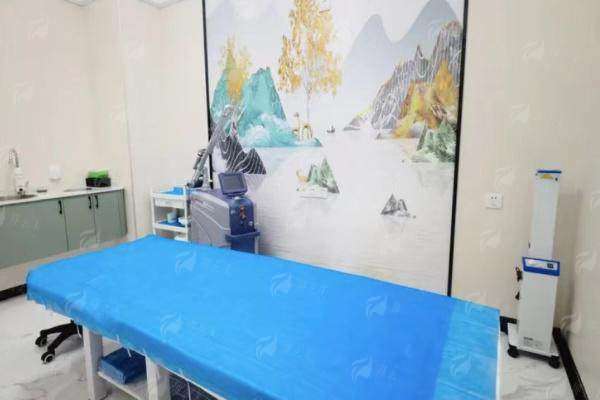 二、潍坊华韩整形切开双眼皮医生团队实力如何？