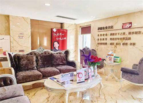 三、鞍山燕丽美容医院假体隆胸价格明细