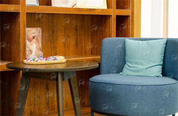 四、怎么预约大连瑞和侯晨医生做双眼皮？