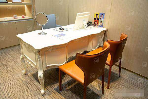 五、胸部整形常见问题解答