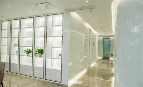 厦门思明臻医整形外科门诊黄国防医生隆鼻效果怎么样？真实案例分析-24小时新颜智尚小程序预约