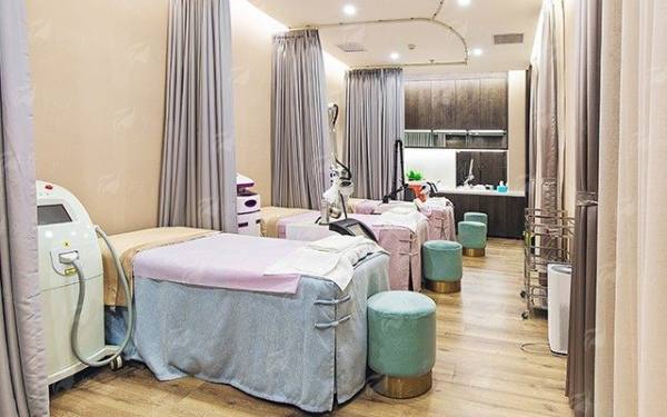 二、北京加减美医疗美容门诊部曹正东皮肤美容项目有哪些？