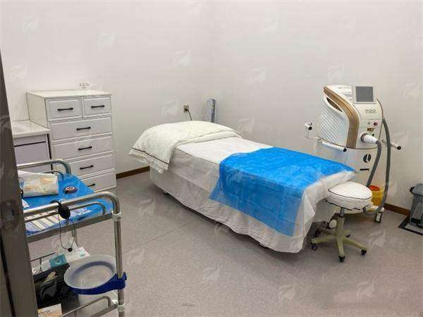 一、深圳安美聚光的彭喜吸脂技术靠谱吗？