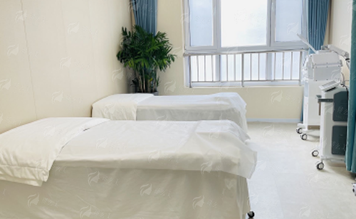 四、如何预约朱洪涛隆鼻修复？