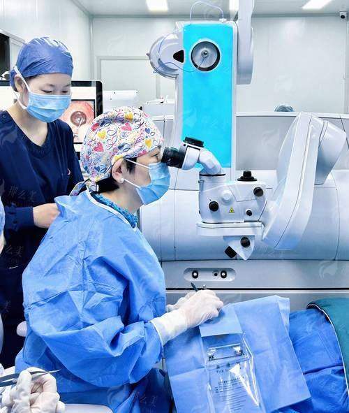 二、温州华厦眼科的飞秒激光手术有哪些优势？