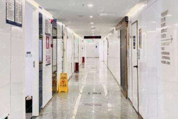 二、深圳富华唐新辉隆胸的成功实例与口碑如何？