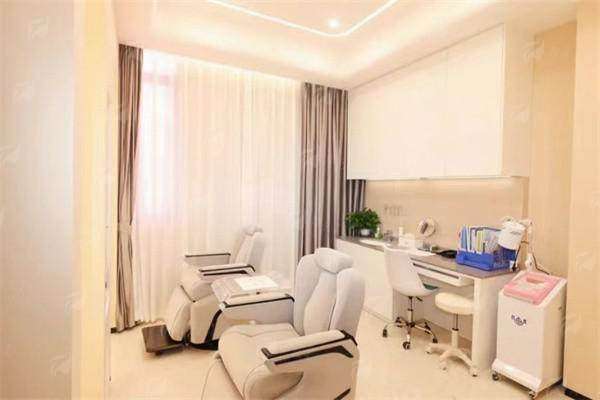 三、南宁华美章建林医生磨骨术后护理如何？