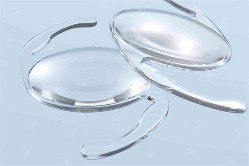 <strong style="color:red;">服务体验：这些细节太戳心</strong>