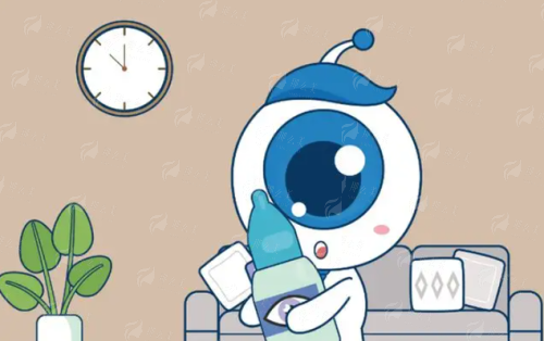 <strong style="color: red;">三、白内障手术对比:70岁老人的焕"晶"选择</strong>