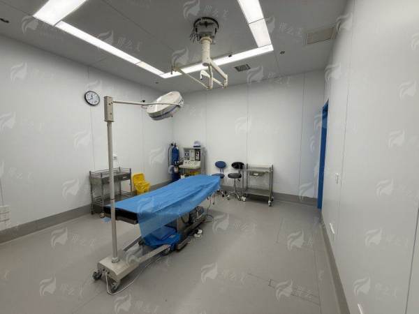 想知道郑州颜华医疗美容医院怎么样？高性价比医美体验，让你美出新高度！预约方式大公开