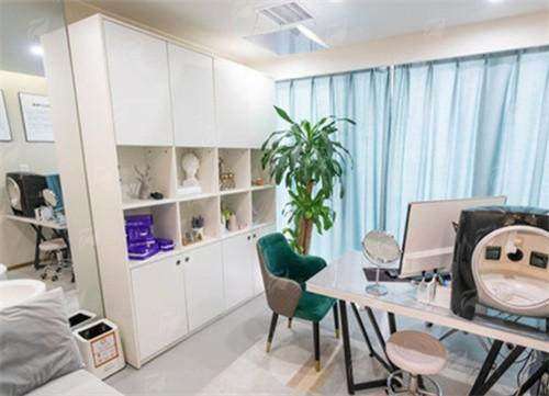 二、曾庆明医生隆胸技术特色解析