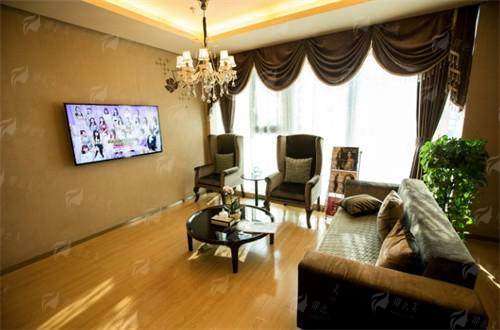 三、台州艺星医疗美容医院隆胸术后真实实例分享