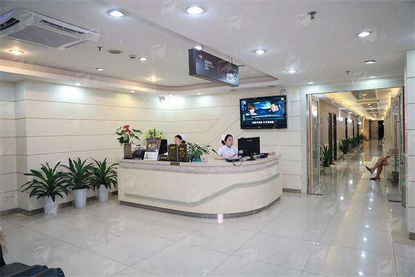 三、深圳阳光整形罗志敏胸部整形，用户口碑和价格如何？