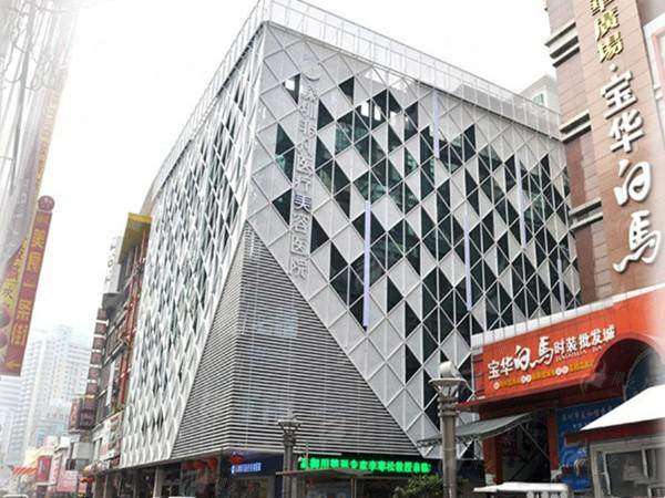 一、深圳非凡医疗美容医院万红霞医生:假体隆胸技术优势解析