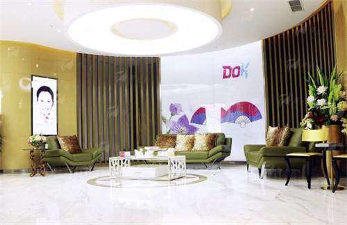 二、 成都铜雀台医学美容医院自体脂肪隆胸技术解析