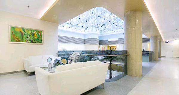 二、杭州隆鼻修复医院推荐：杭州美莱的骨干医生团队与核心优势